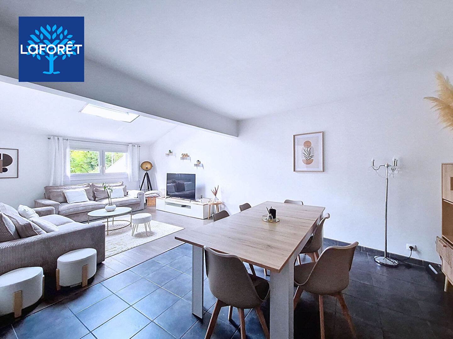 Chambre avec rangements