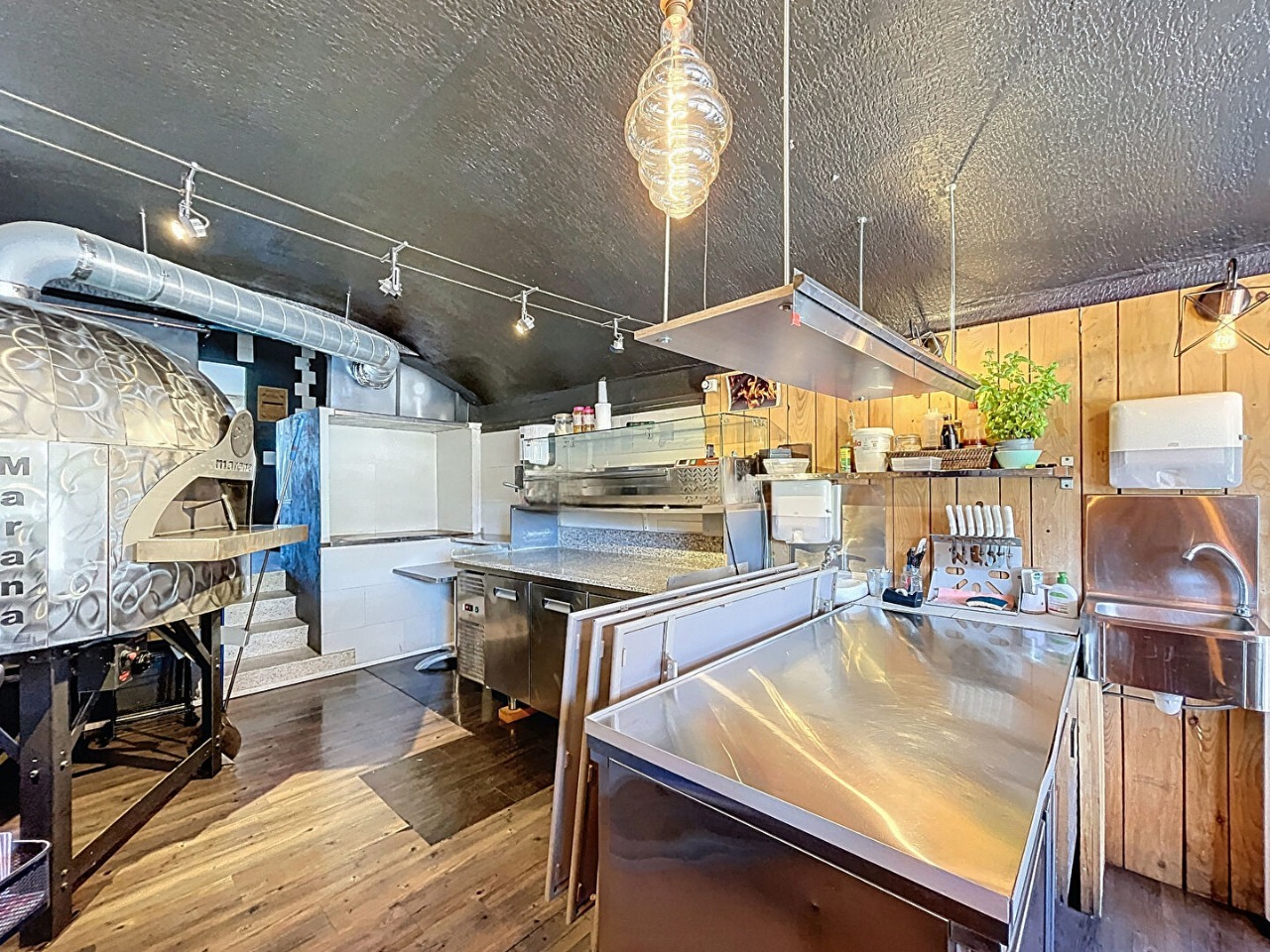 Laboratoire / four à pizza